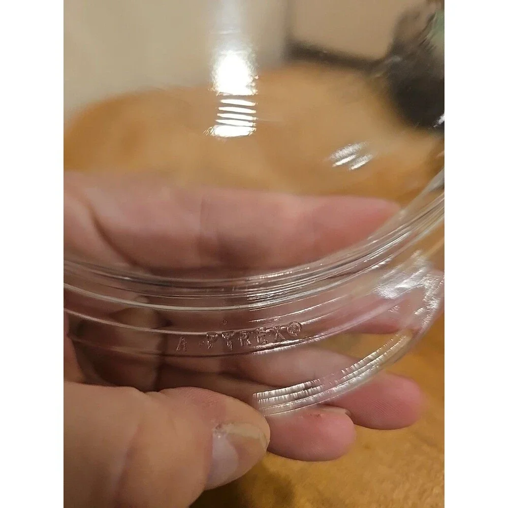 Pyrex vintage round